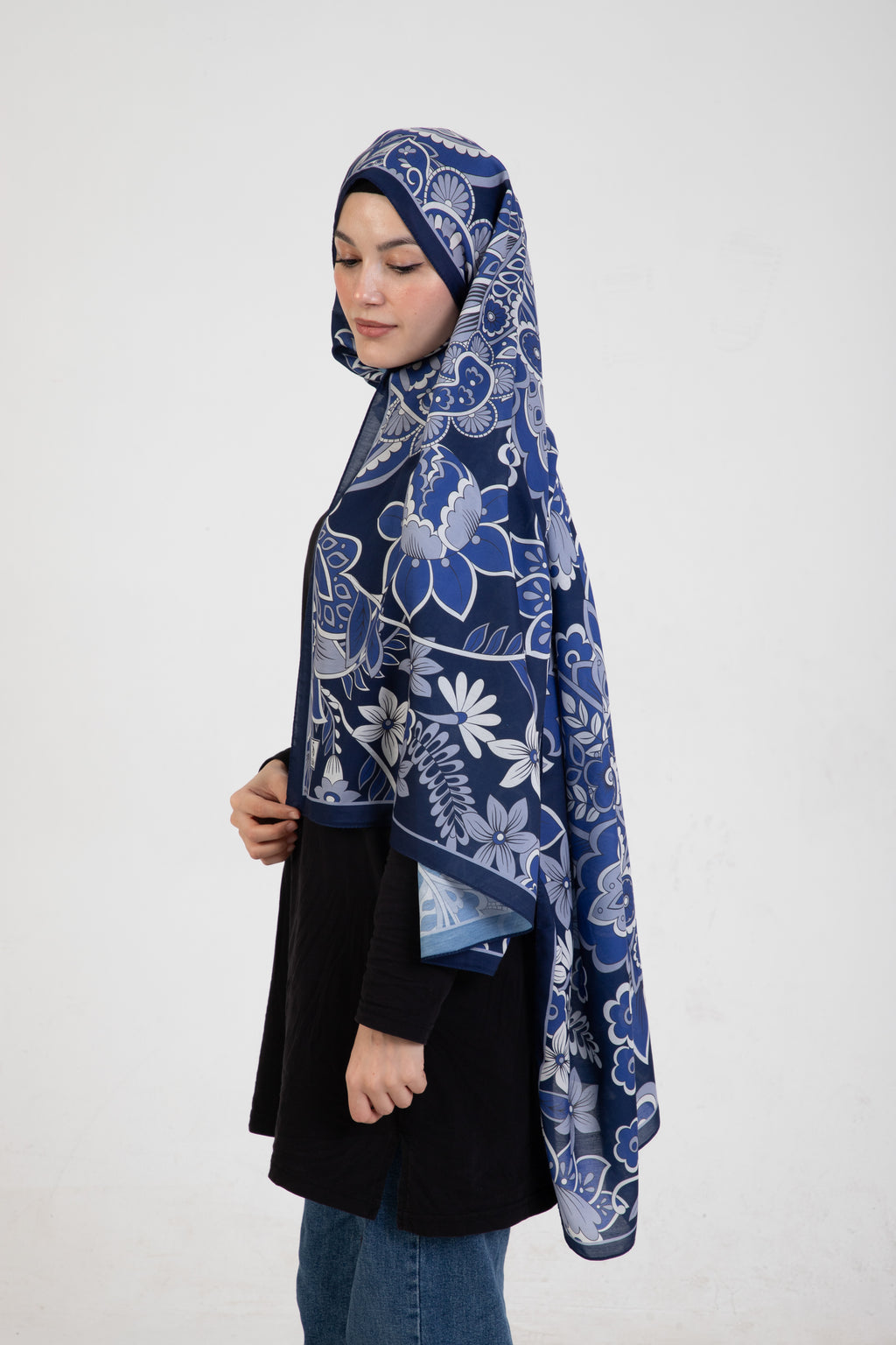 Floral “Zahara” Desenli İpeksi Soft Şal Lacivert