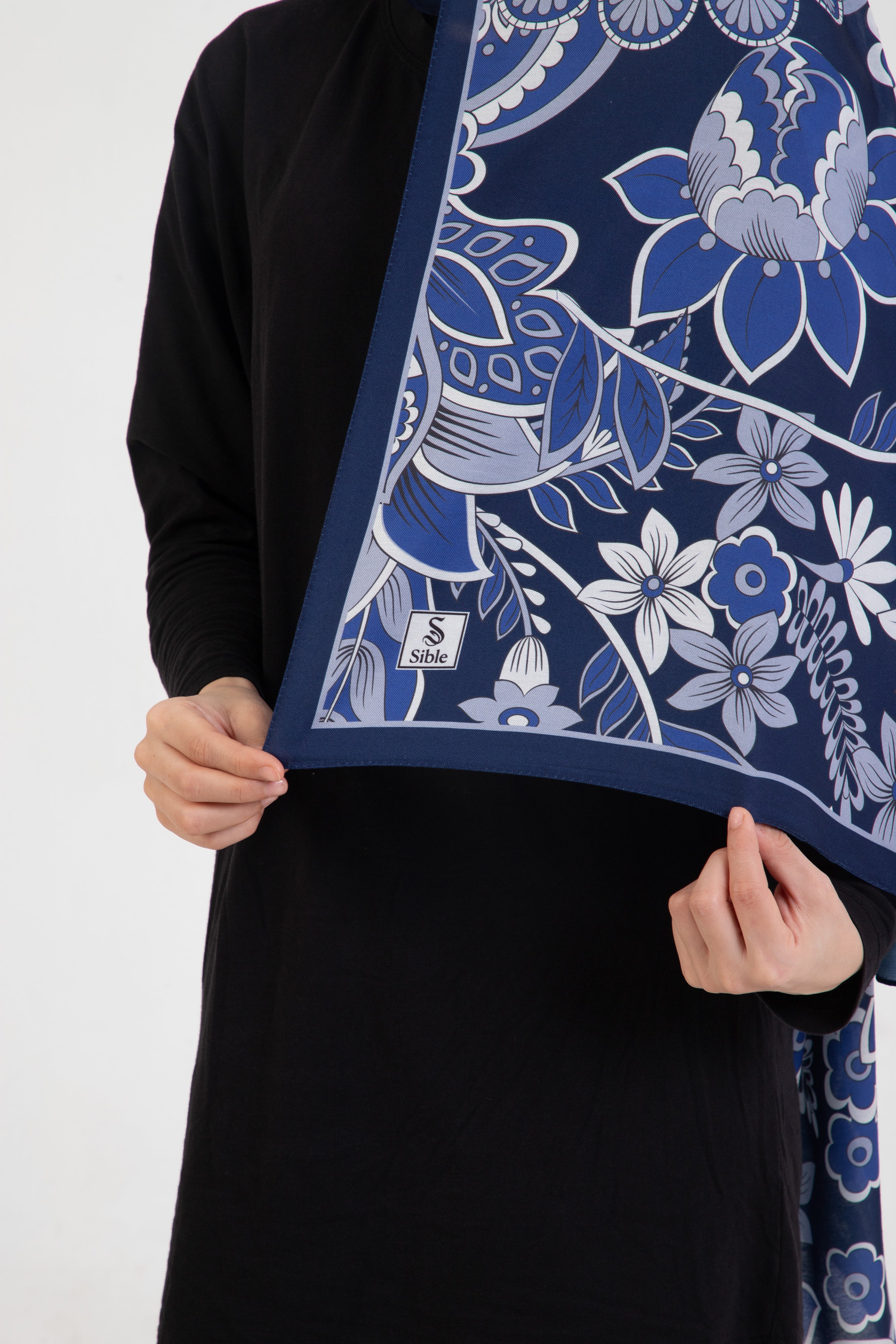 Floral “Zahara” Desenli İpeksi Soft Şal Lacivert