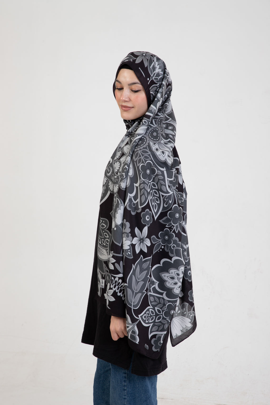 Floral “Zahara” Desenli İpeksi Soft Şal Siyah