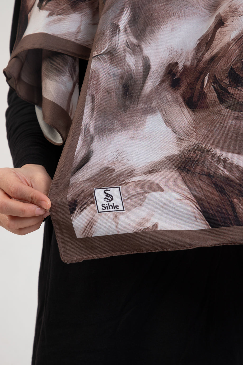 “Rosa” Gül Desenli İpeksi Soft Şal Kahverengi