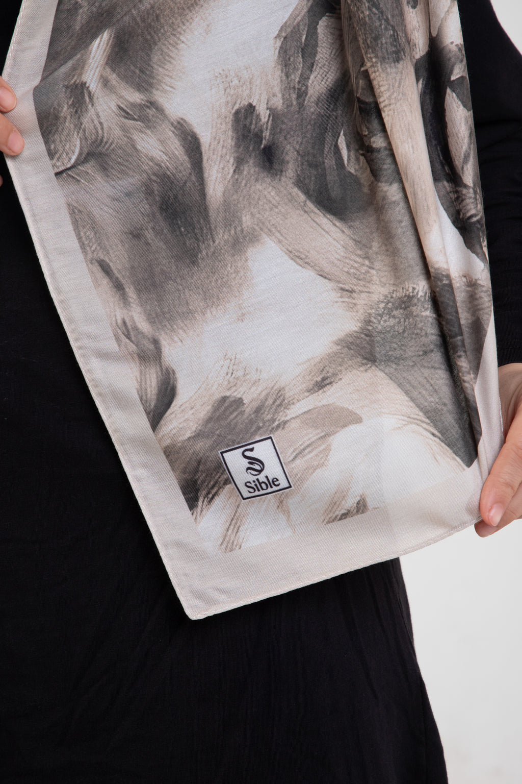 “Rosa” Gül Desenli İpeksi Soft Şal Bej