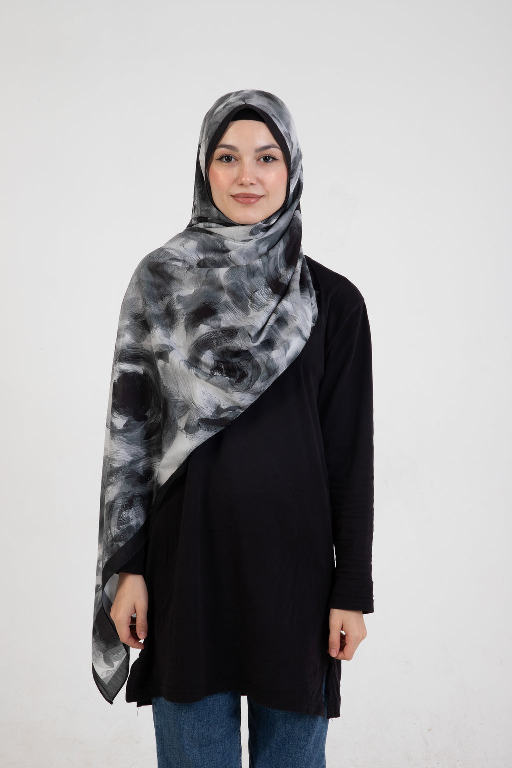 “Rosa” Gül Desenli İpeksi Soft Şal Siyah