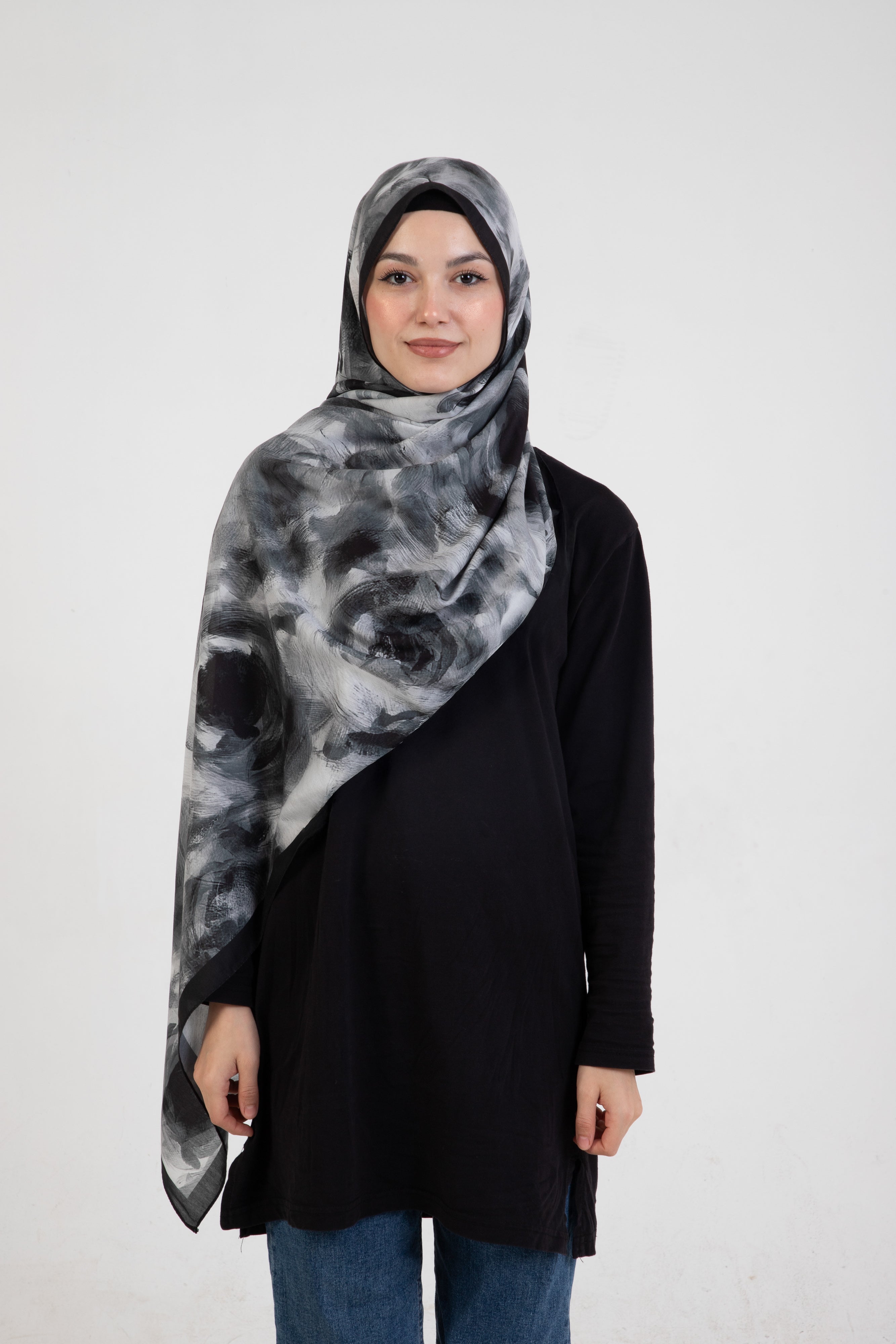 “Rosa” Gül Desenli İpeksi Soft Şal Siyah