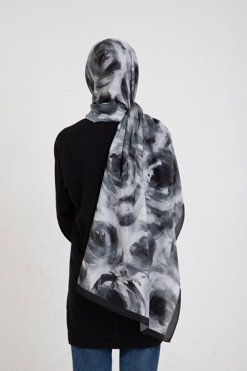 “Rosa” Gül Desenli İpeksi Soft Şal Siyah