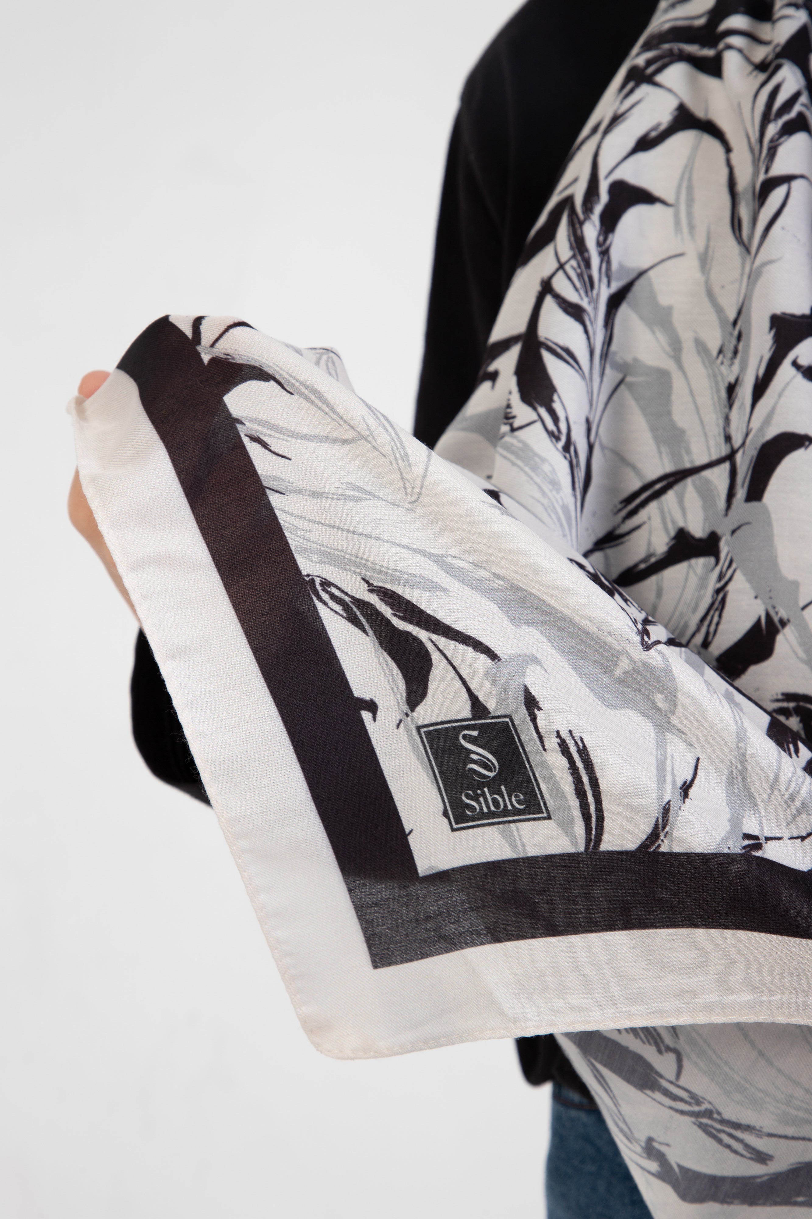 “Oasis” Desenli İpeksi Soft Şal Beyaz