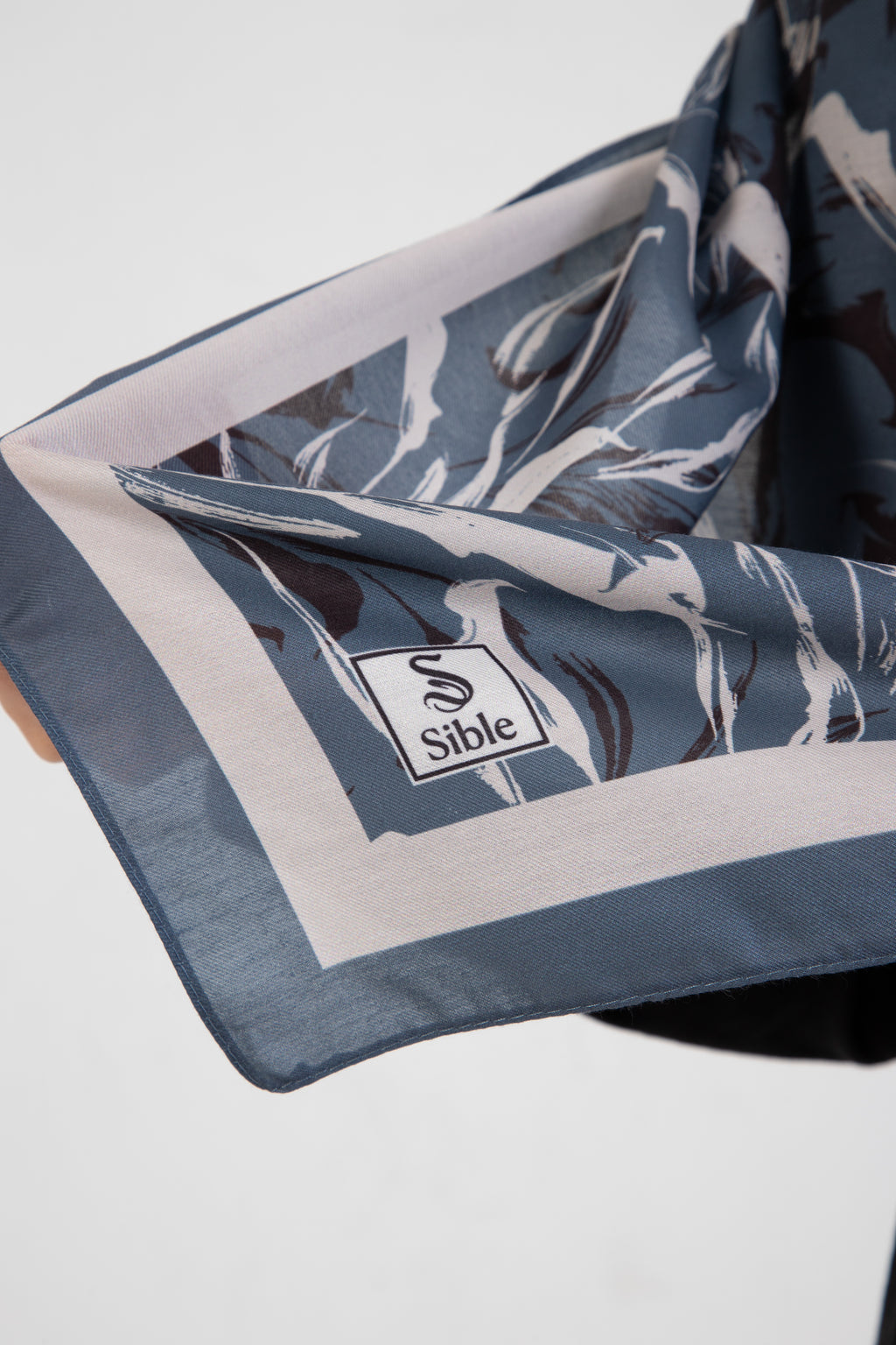 “Oasis” Desenli İpeksi Soft Şal lacivert