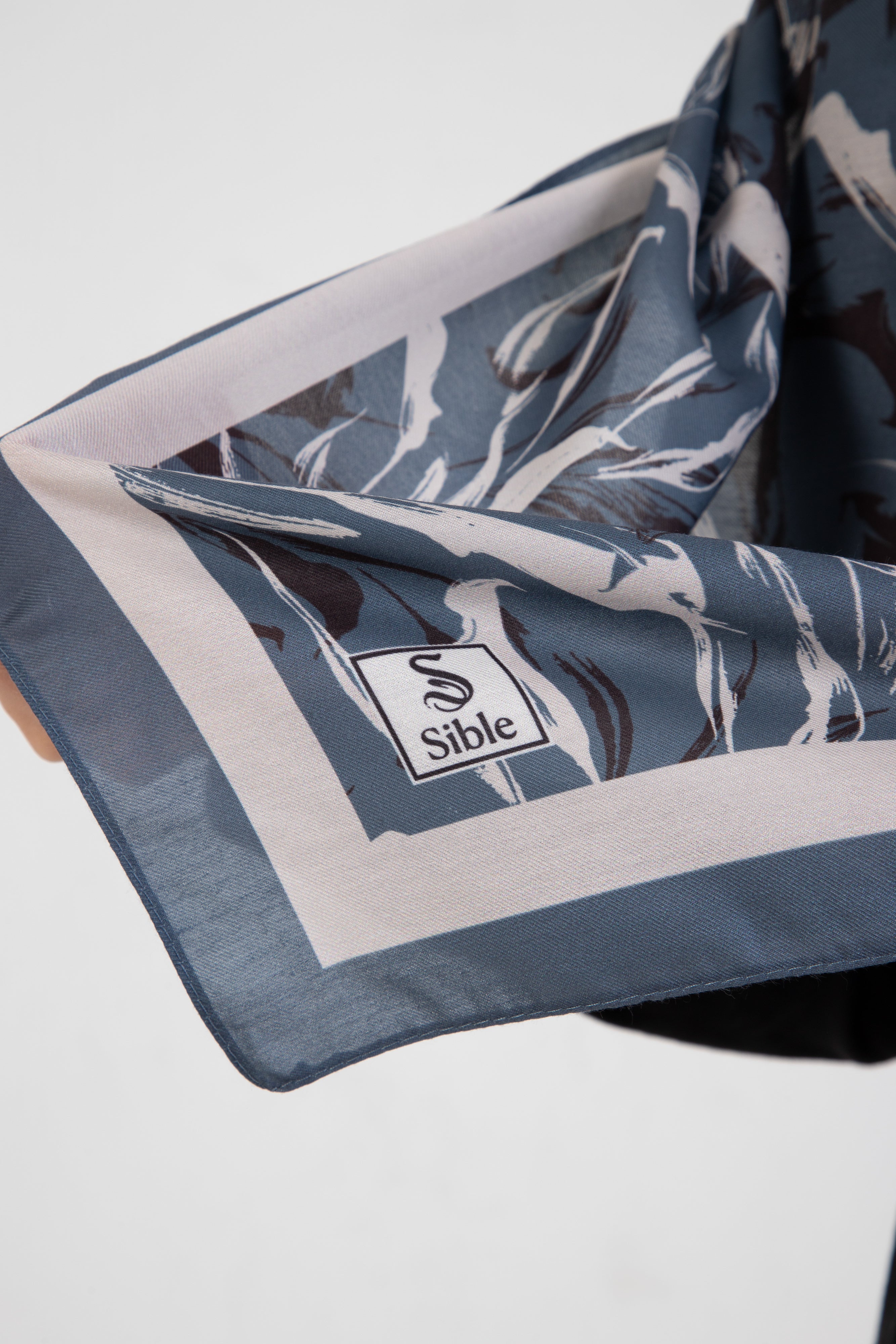 “Oasis” Desenli İpeksi Soft Şal lacivert