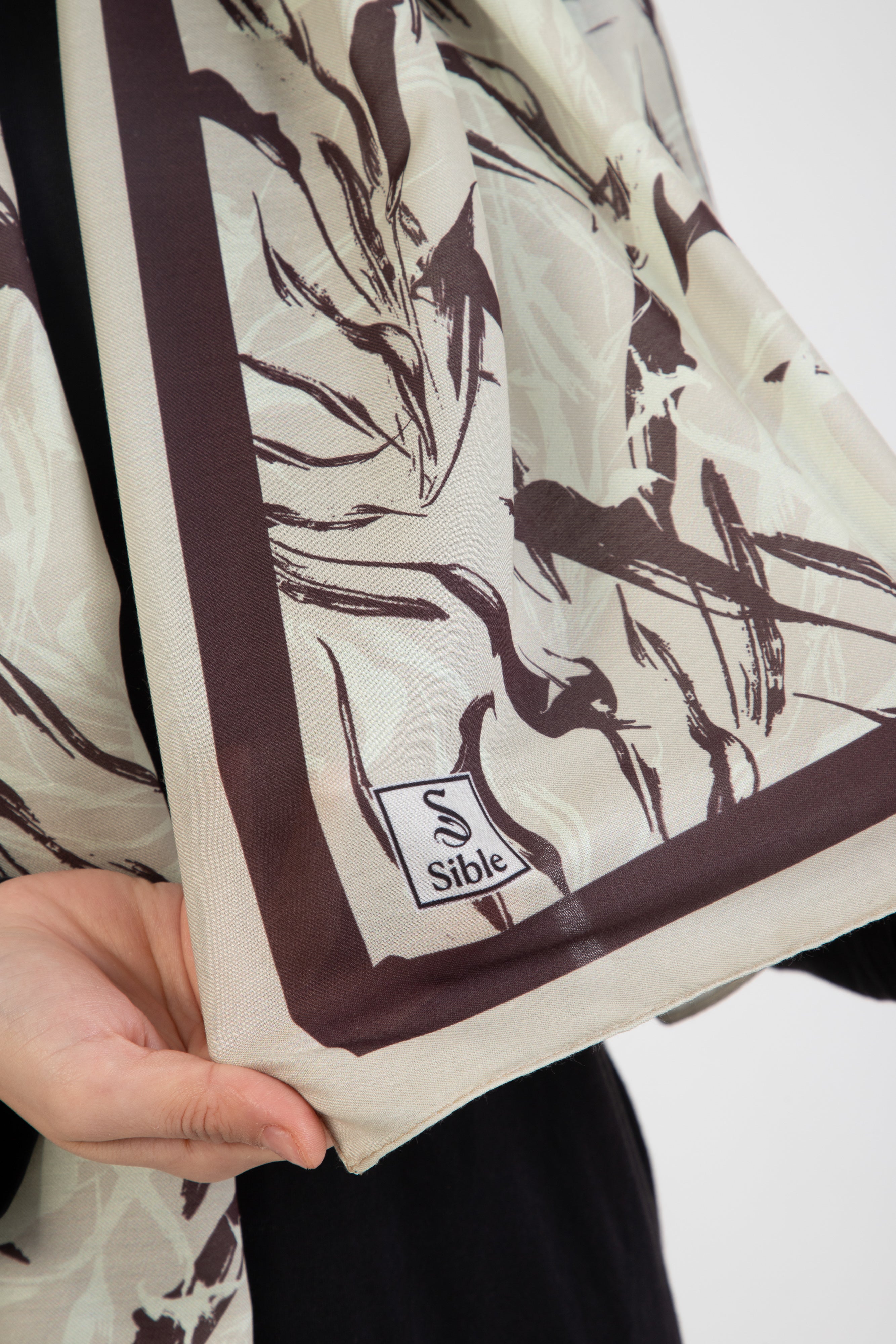 “Oasis” Desenli İpeksi Soft Şal Bej