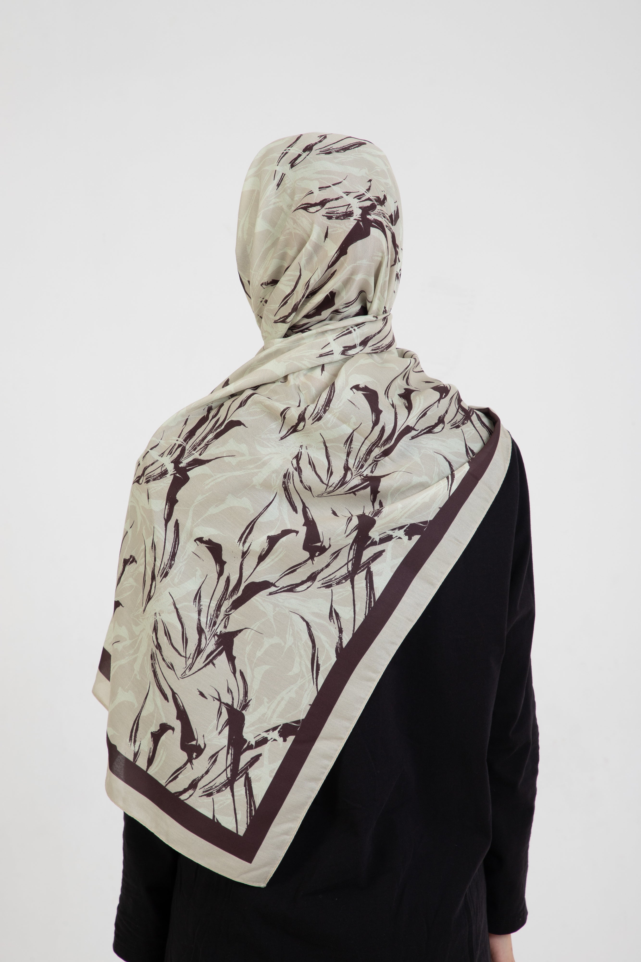 “Oasis” Desenli İpeksi Soft Şal Bej