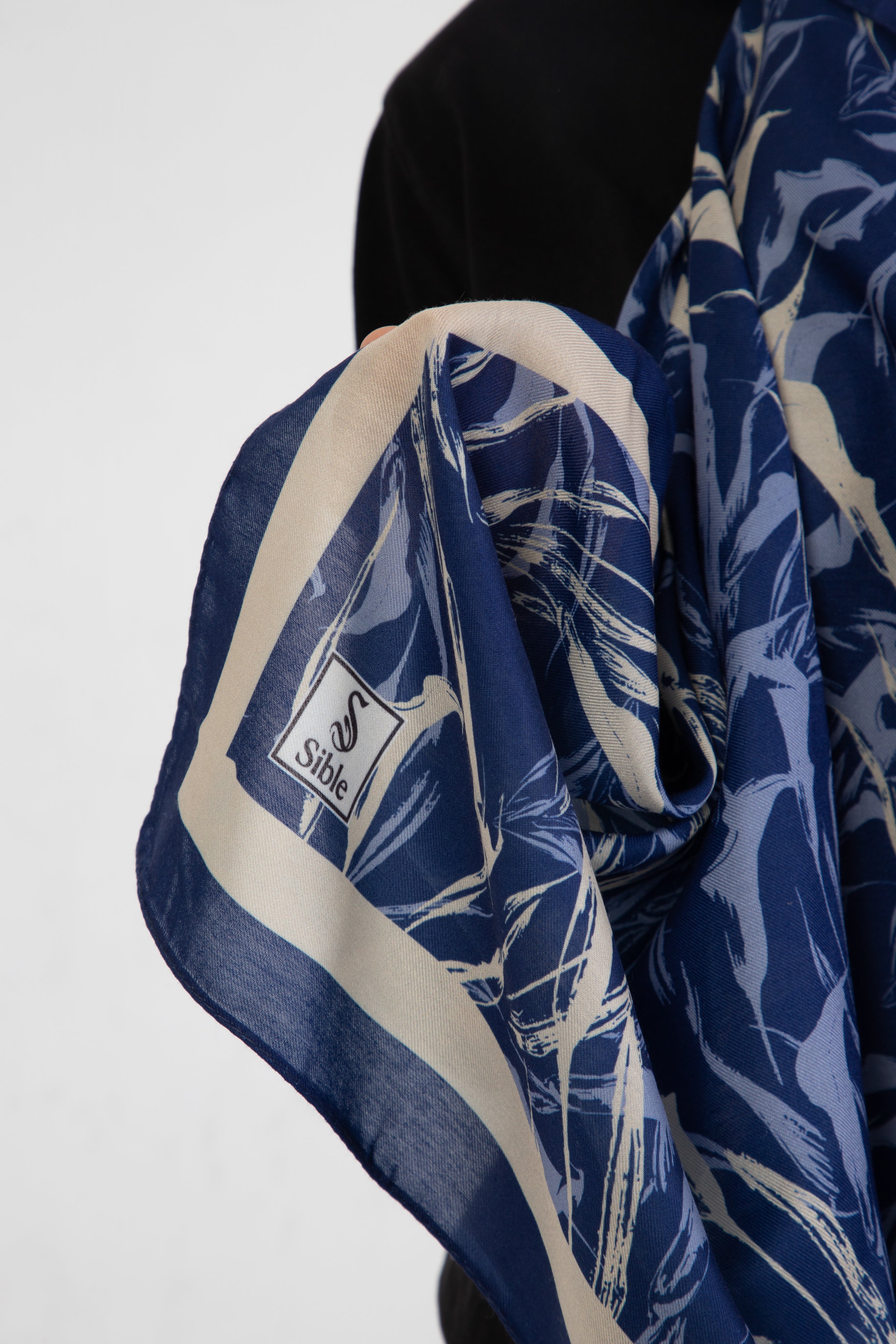 “Oasis” Desenli İpeksi Soft Şal Mavi