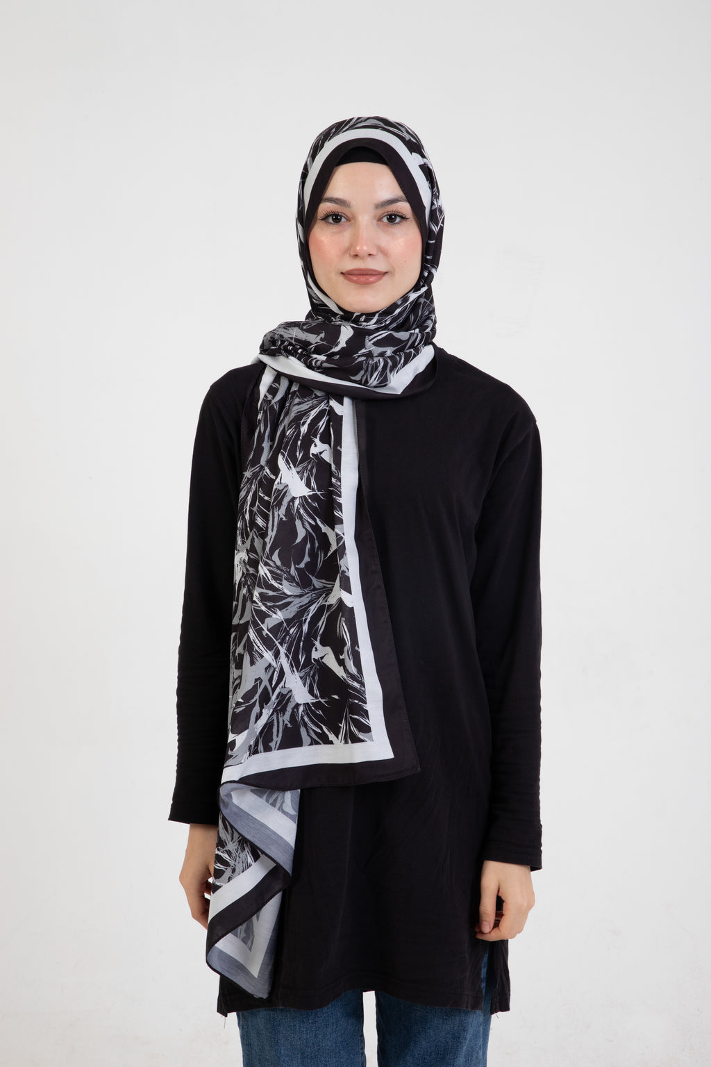 “Oasis” Desenli İpeksi Soft Şal Siyah