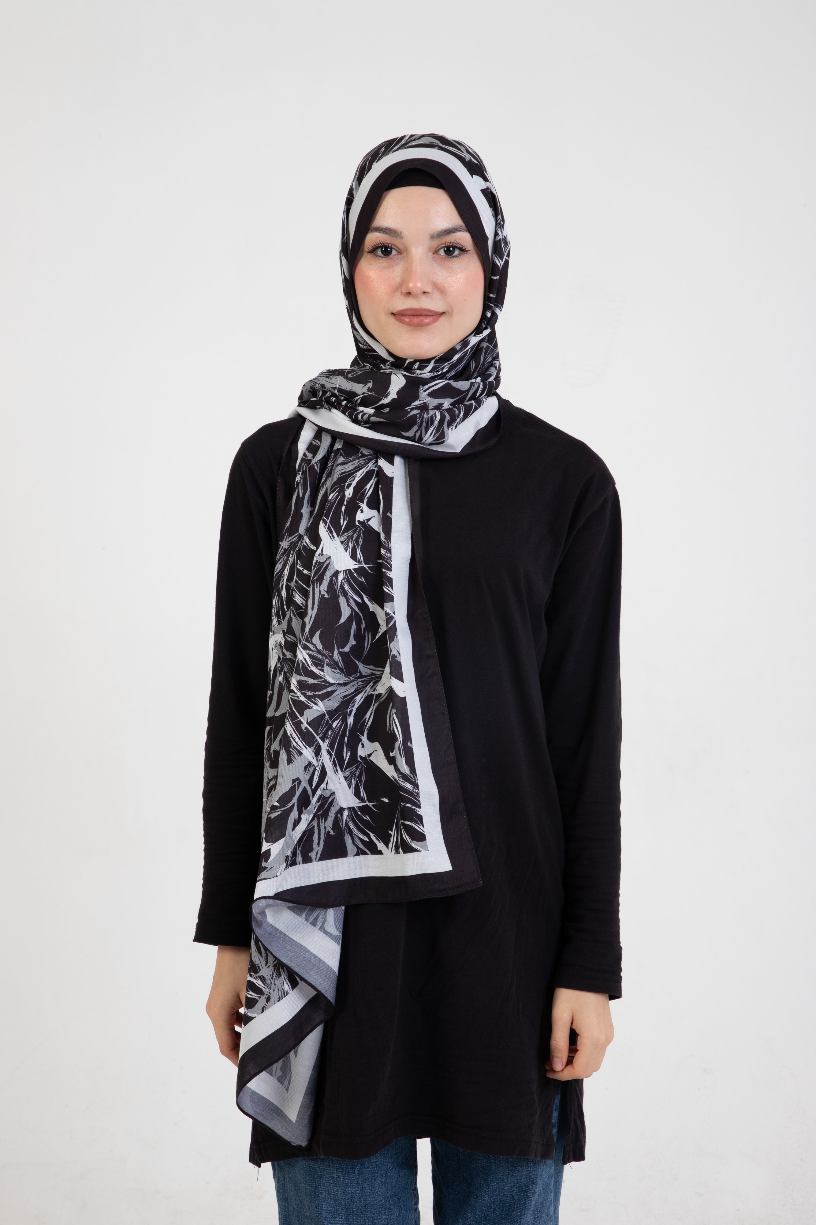 “Oasis” Desenli İpeksi Soft Şal Siyah