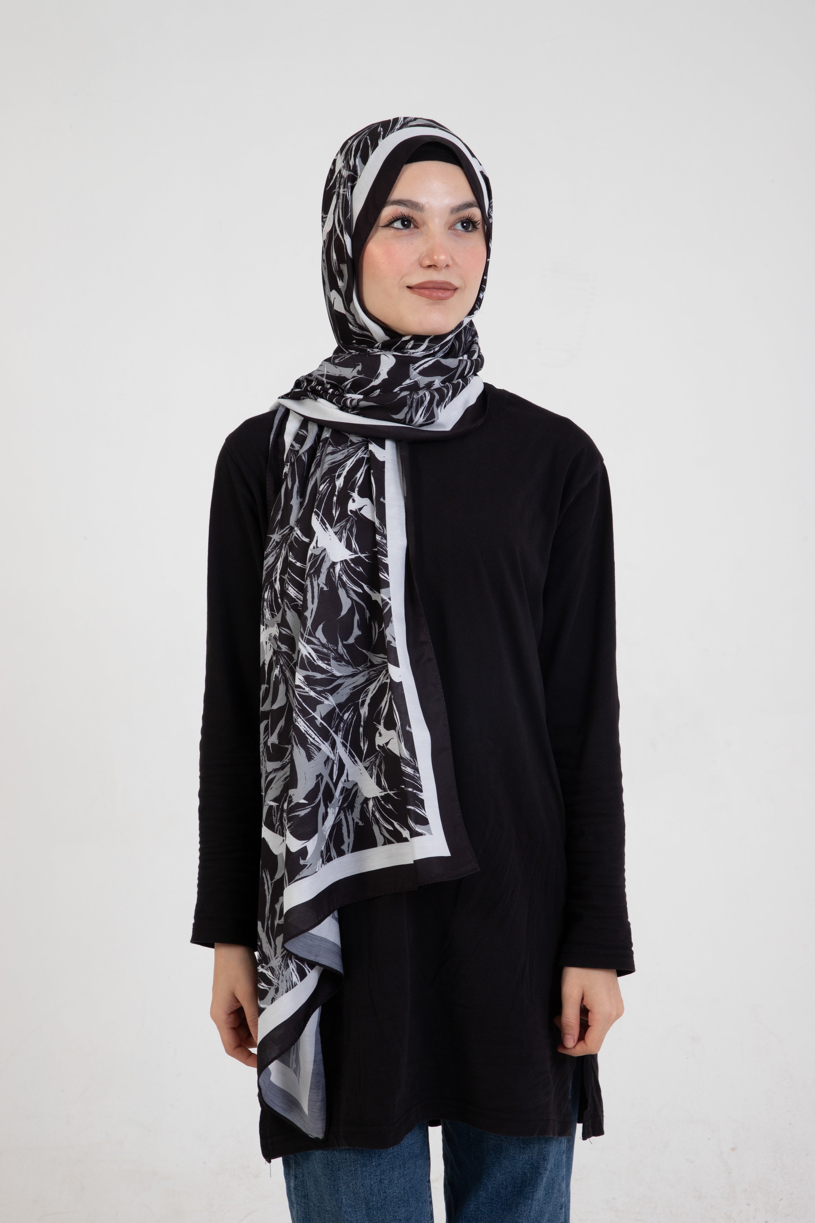“Oasis” Desenli İpeksi Soft Şal Siyah