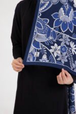 Floral “Zahara” Desenli İpeksi Soft Şal Lacivert - Görsel 4