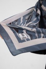 “Oasis” Desenli İpeksi Soft Şal Lacivert - Görsel 2