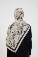 “Oasis” Desenli İpeksi Soft Şal Bej - Görsel 4