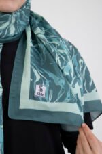 “Oasis” Desenli İpeksi Soft Şal Yeşil - Görsel 3